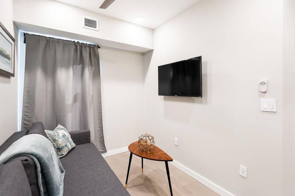Elegant Miami Apartment East Little Havana / Free Parking Bagian luar foto